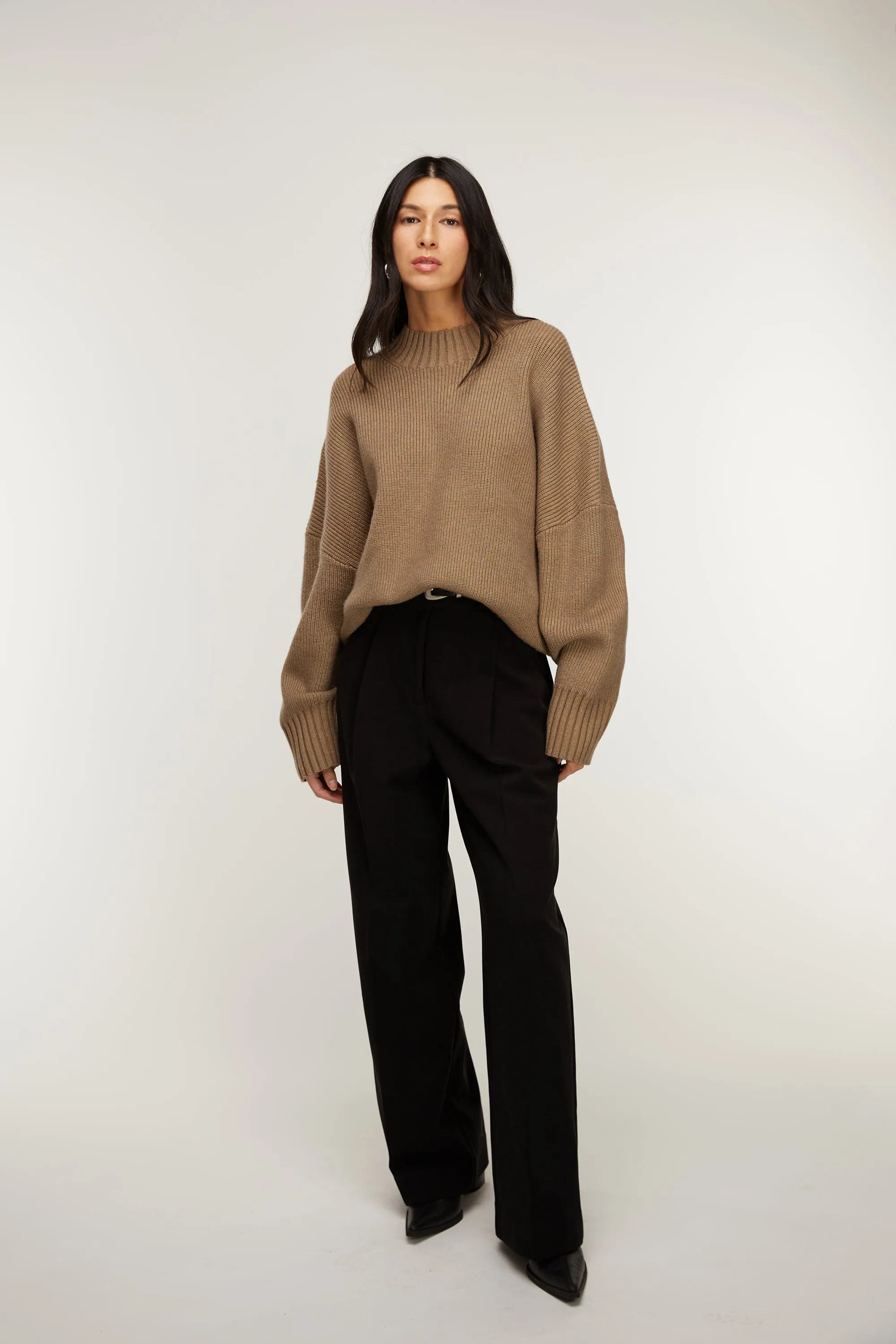 OVERSIZED WIDE-RIBBED TRIM SWEATER