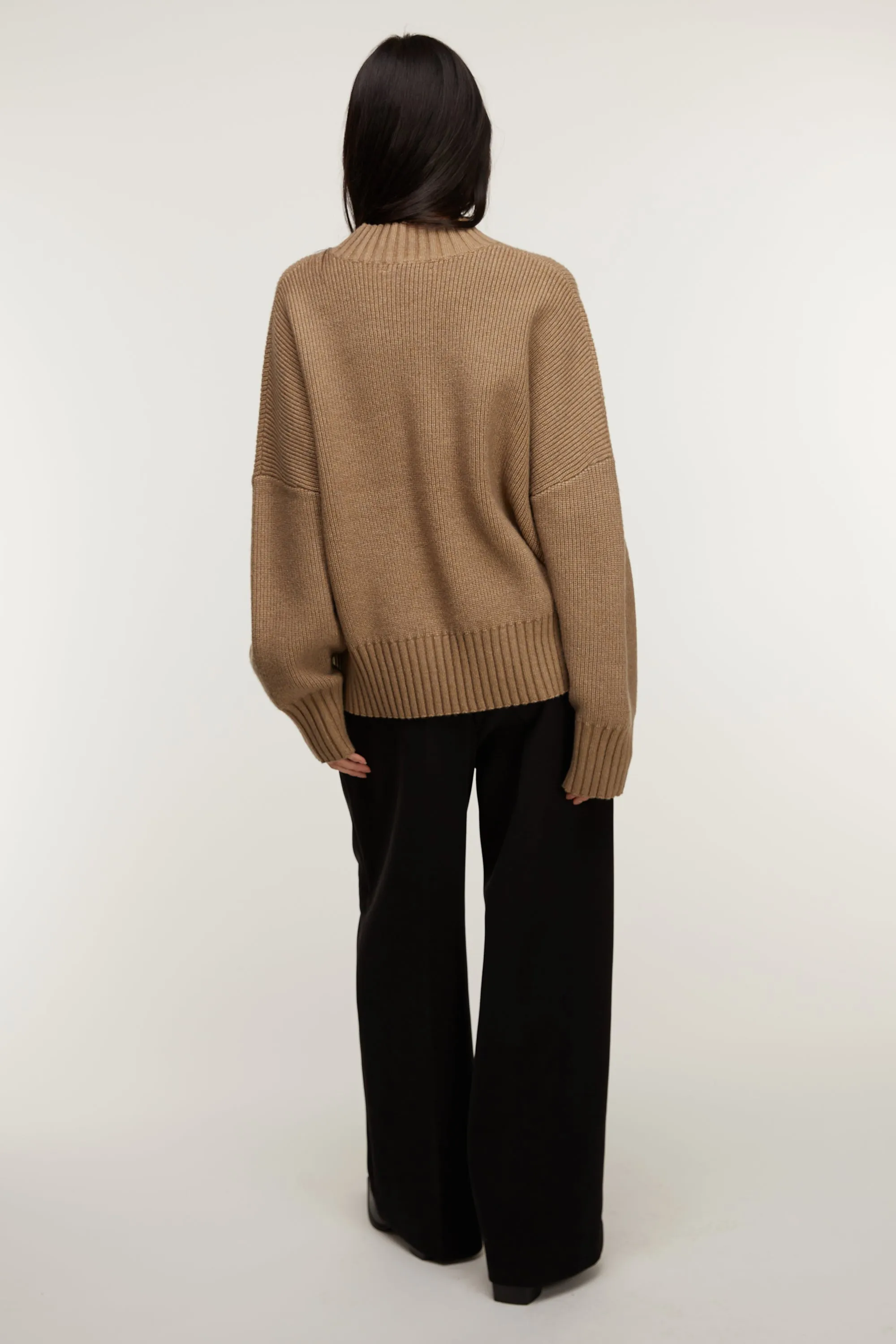 OVERSIZED WIDE-RIBBED TRIM SWEATER