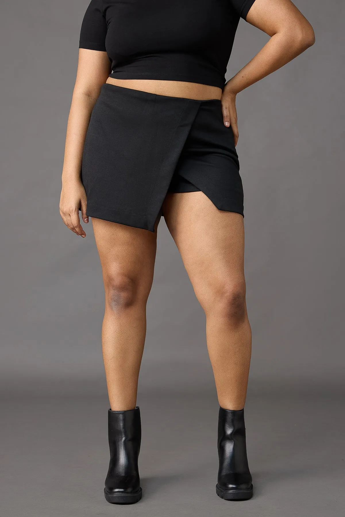 Sculpted Curves Black Skort